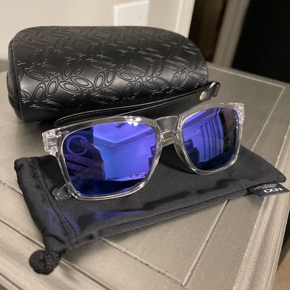 Women’s Oakley sunglasses